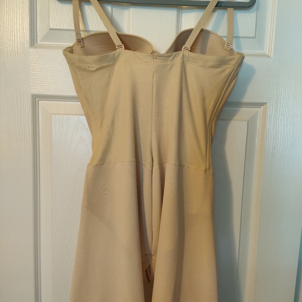 Shapewear Bodysuit - Removable/Convertible Straps - Size 38D - Picture 10 of 12